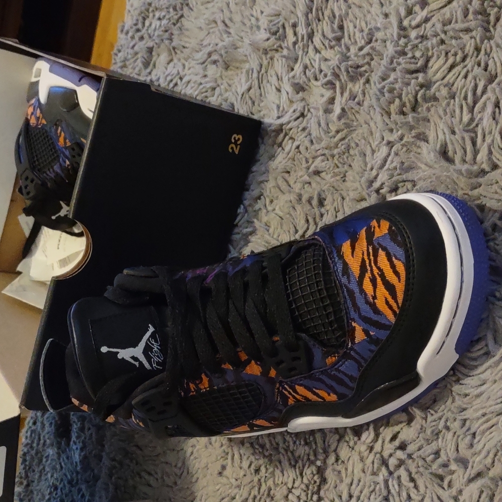 Air Jordan 4 Retro